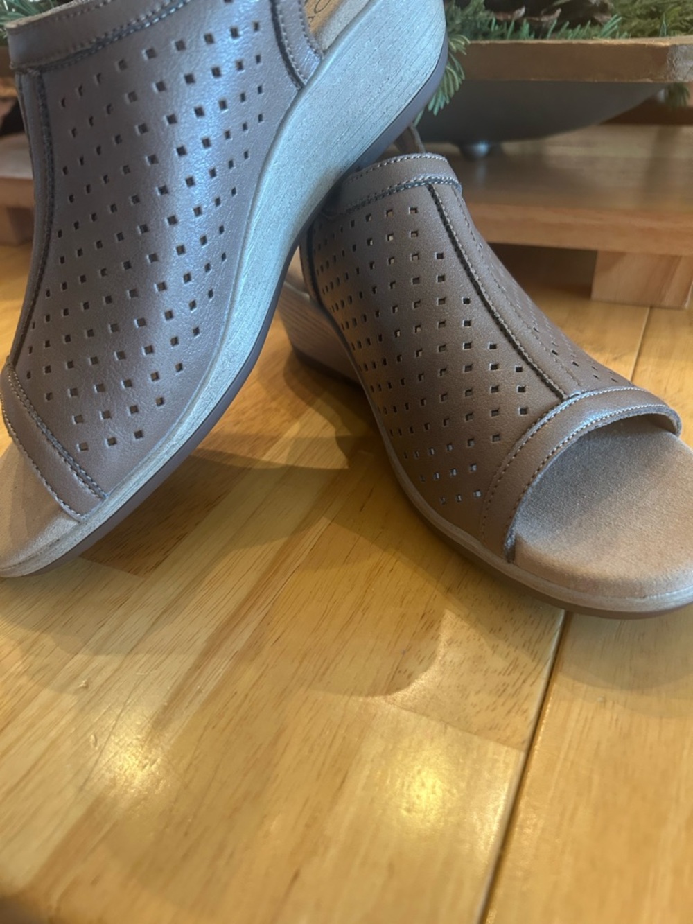 Orthofeet Hazel Comfort Sandals in Taupe 7.5 wedge Velcro comfortable walking - Picture 10 of 13